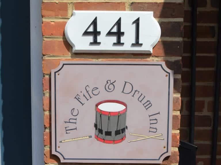 Sign for The Fife & Drum Inn displaying the number 441.